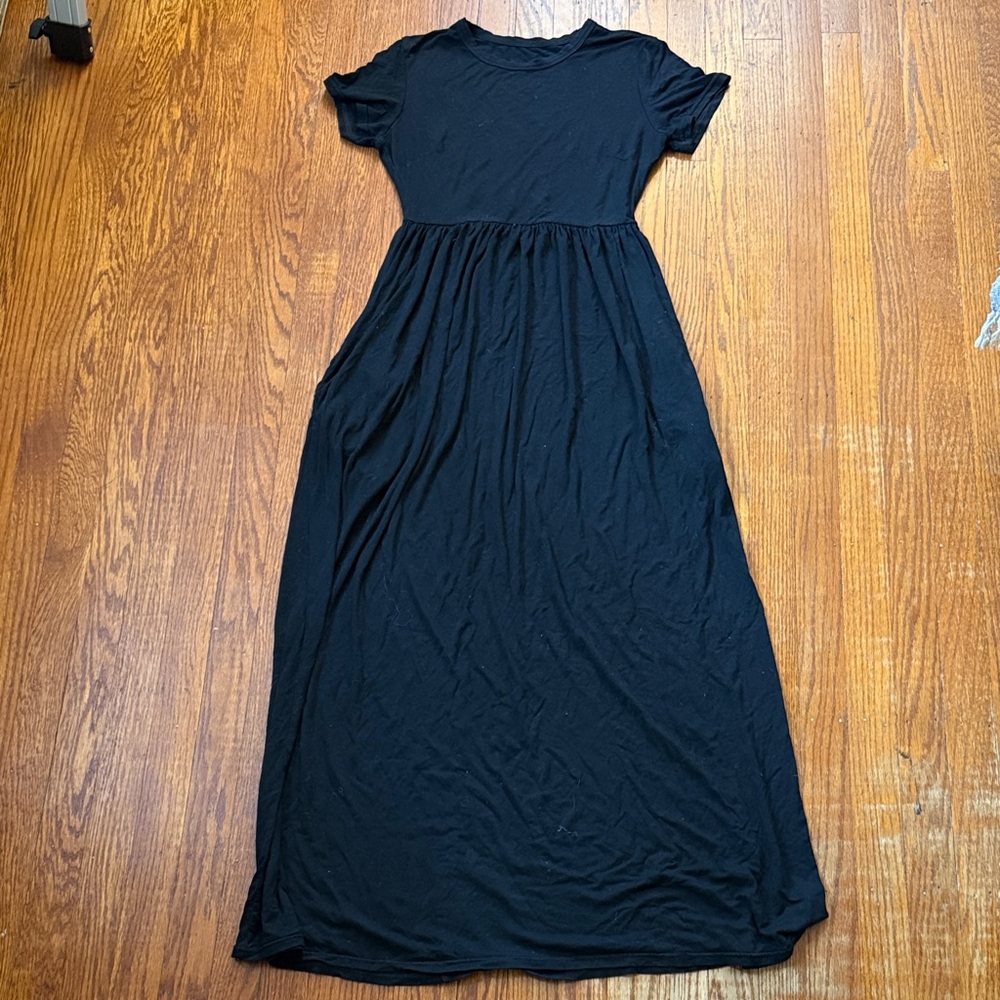 Elegant Black Maxi Dress w/pockets Small